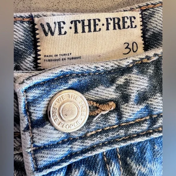 We The Free Izzy Flare Jeans Distressed Hem Blue Women's Size 30 - Picture 5 of 12